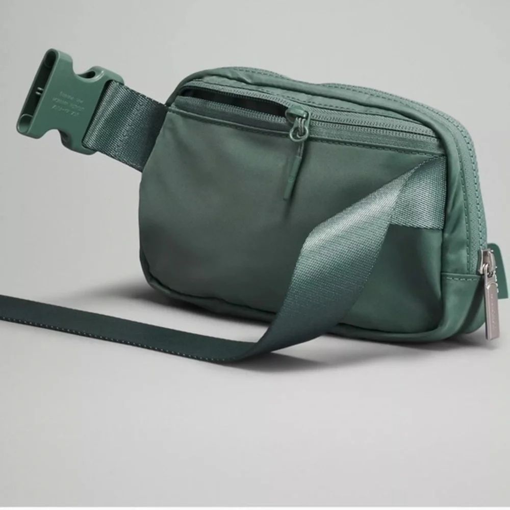 Lululemon EVERYWHERE BELT BAG tidewater teal. - Picture 6 of 6